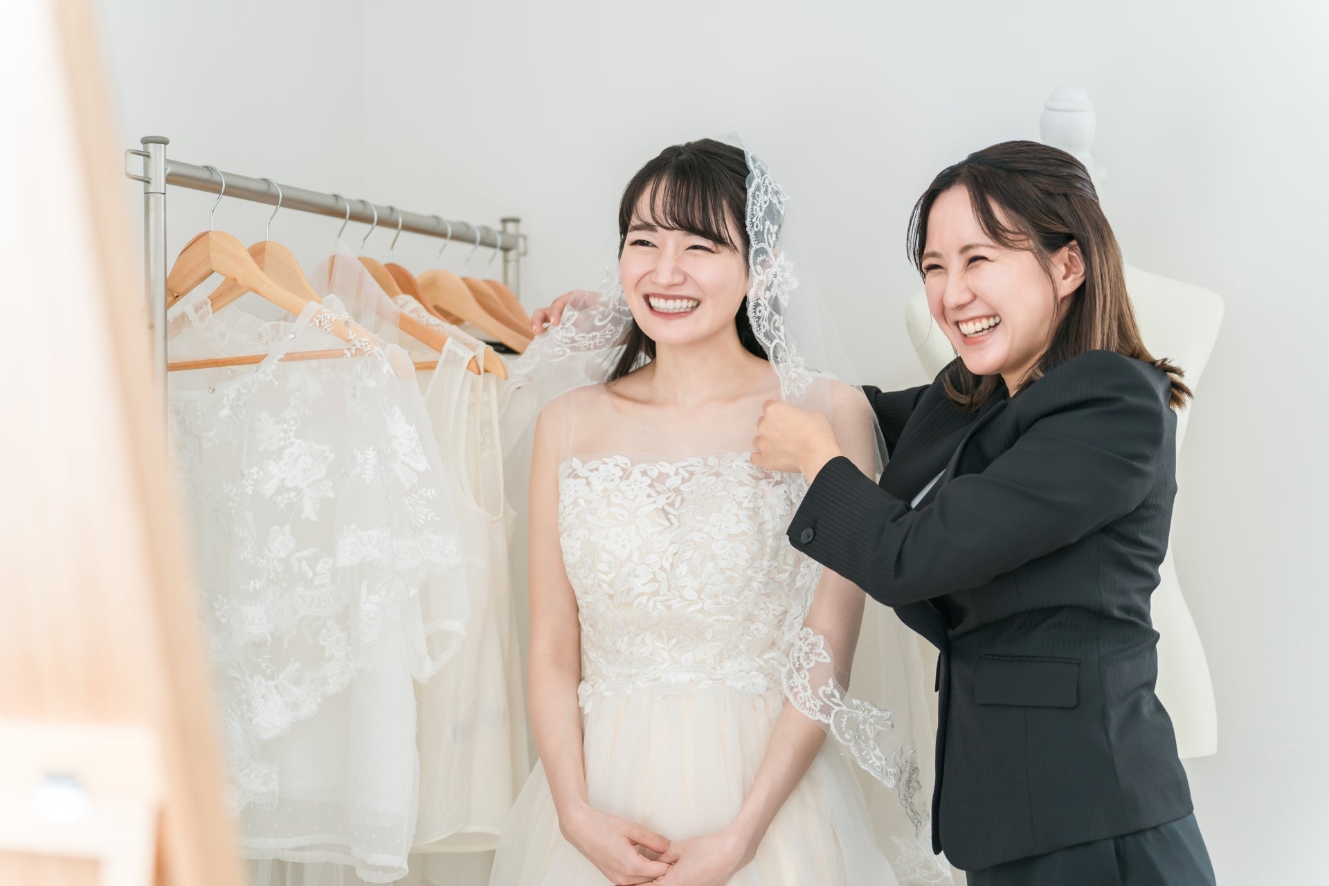 結婚式にピアス穴無しでも大丈夫、上品に見えるイヤーアクセサリーの